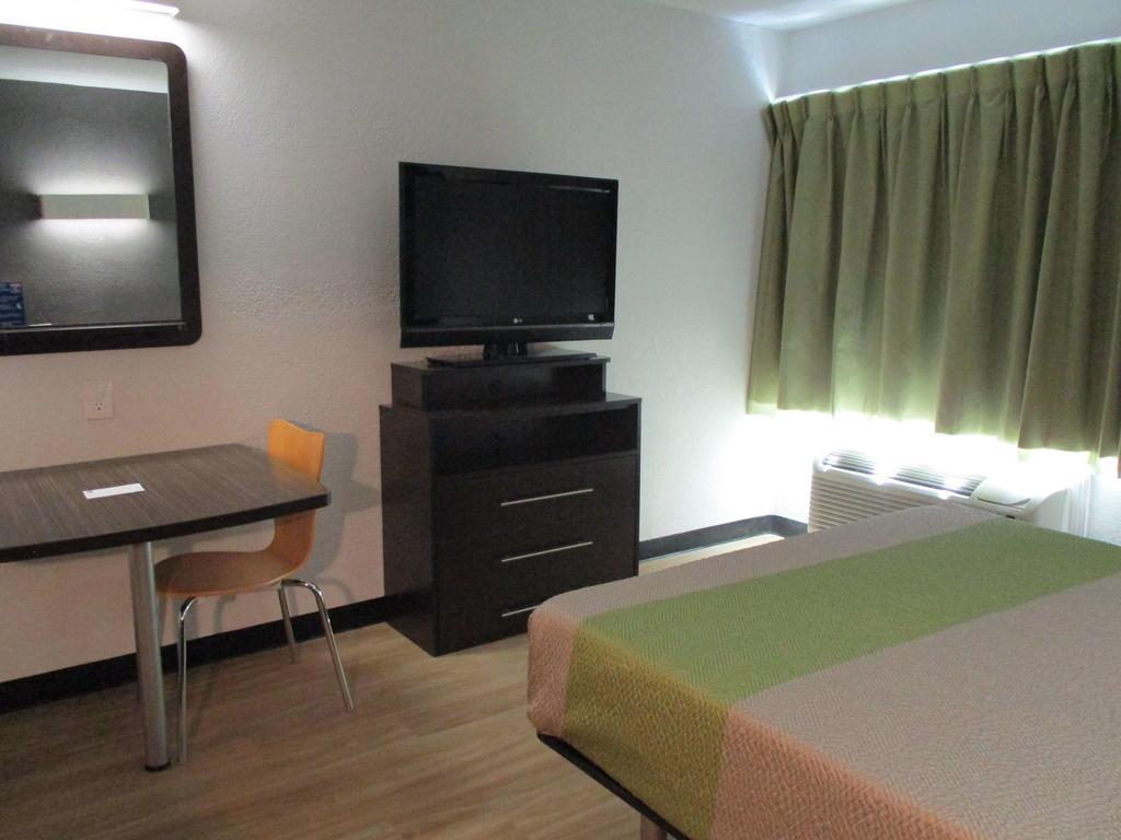6-indianapolis, In Hotel Indianápolis