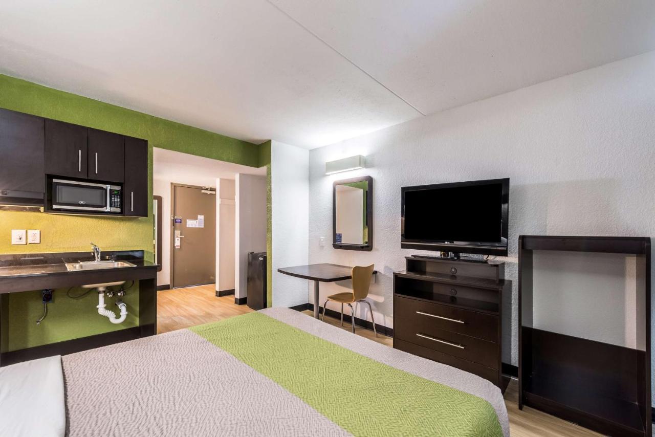 Hotel 6-indianapolis, In 2*