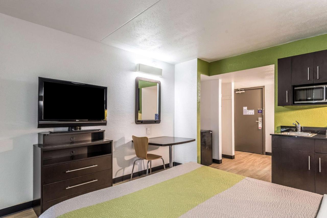 Hotel 6-indianapolis, In 4*